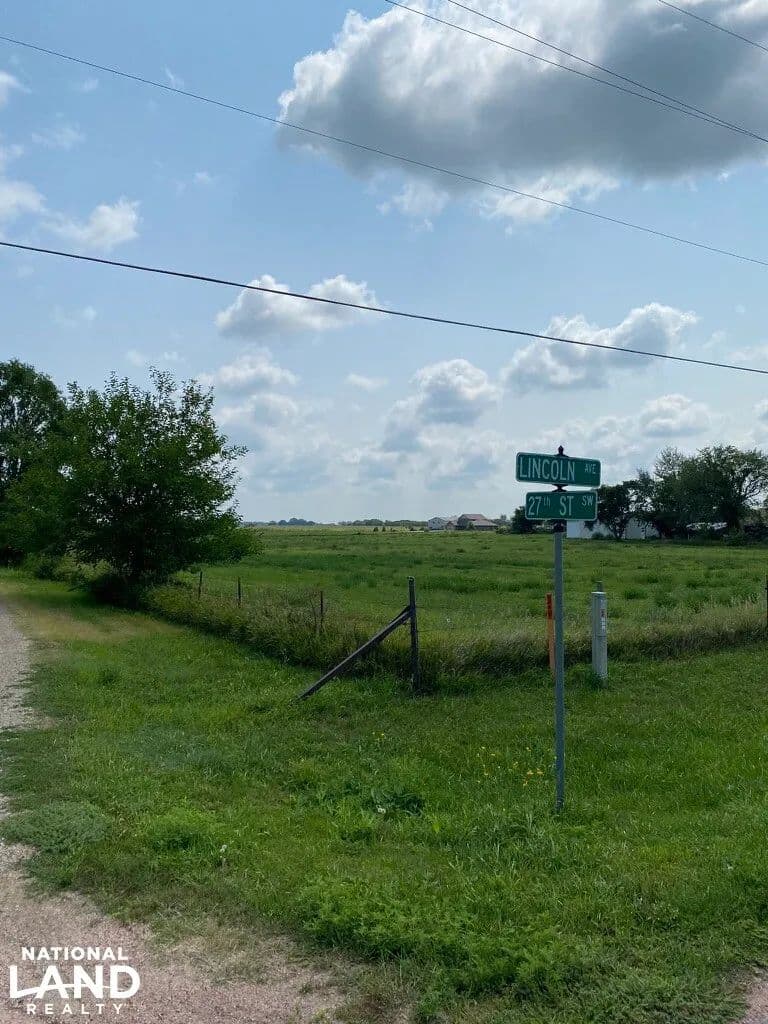 RETAILERS! High Traffic Location-Act Now! - Huron, South Dakota, 57350