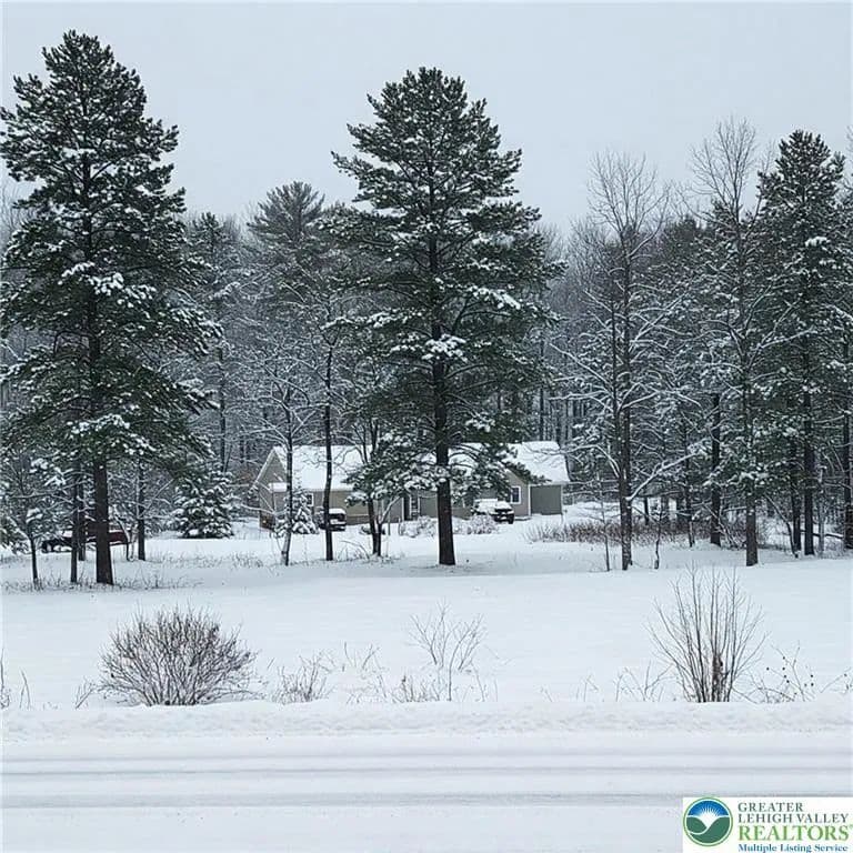 0.44 Acres of Land for Sale in Monroe County, Pennsylvania - Pennsylvania, 18355