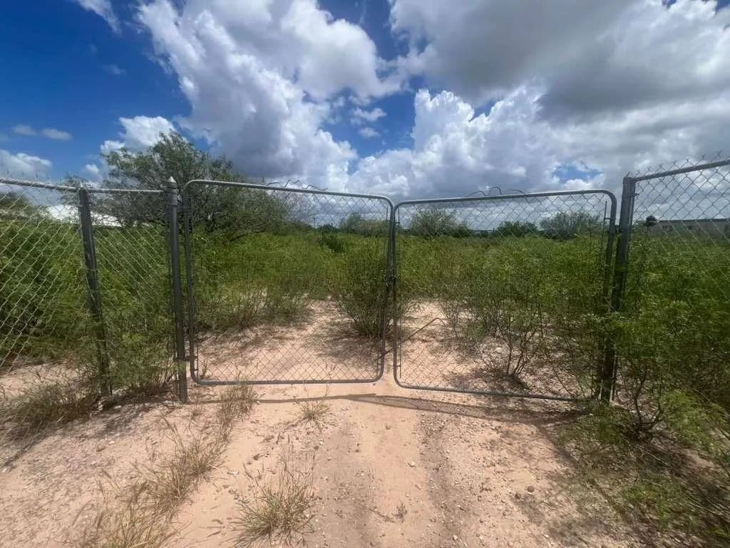 0.97 Acres of Land for Sale in Laredo, Texas - Laredo, Texas, 78043