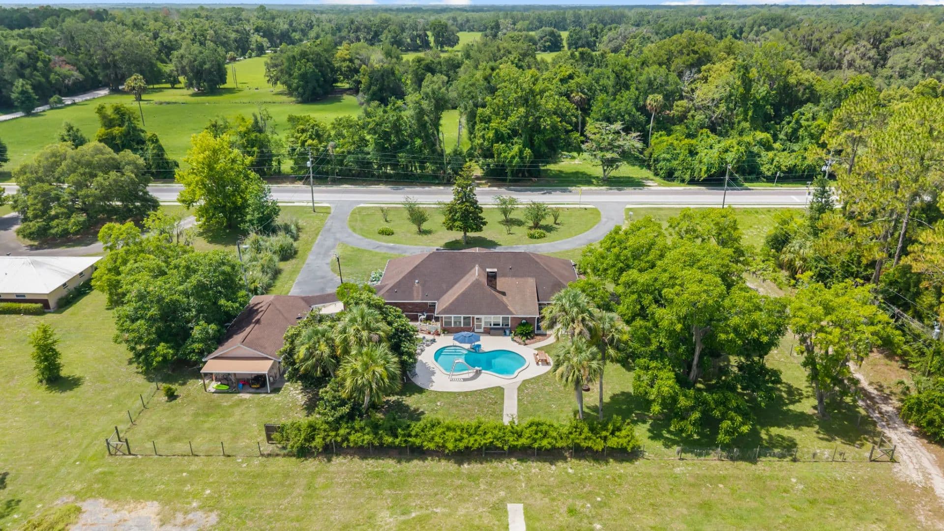 Spacious Country Home in Old Town, FL with Guest House & Pool - Old Town, Florida, 32680