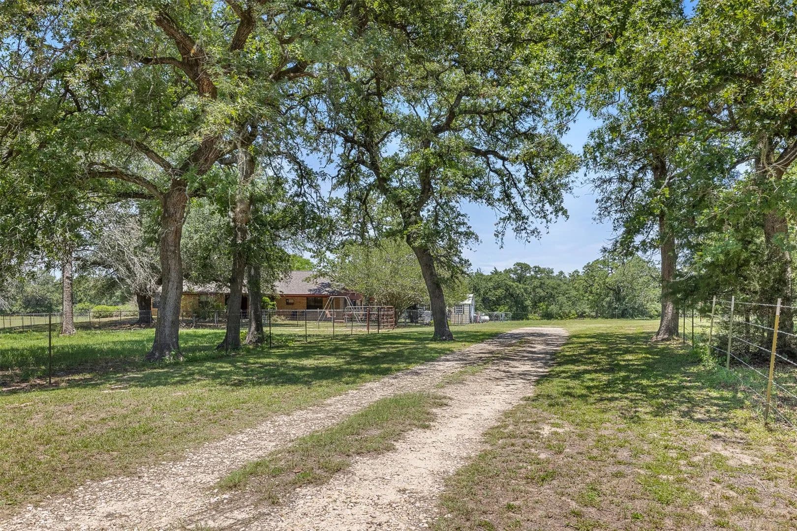 11.4 Acres of Land for Sale in Caldwell, Texas - Caldwell, Texas, 77836