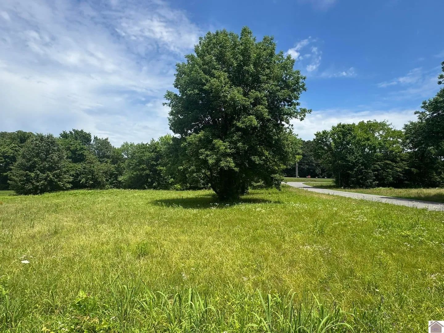 0.98 Acres of Land for Sale in Paducah, Kentucky - Paducah, Kentucky, 42003