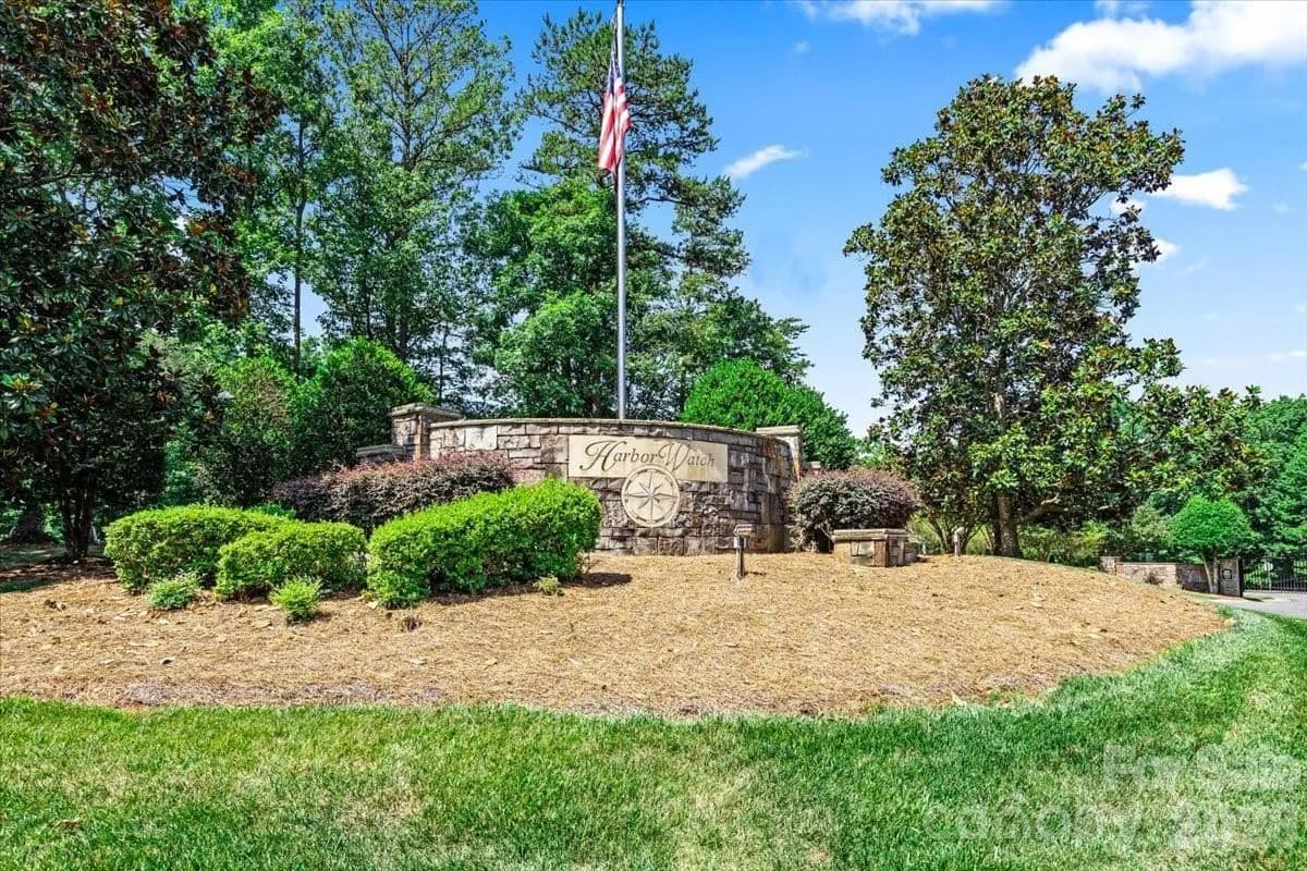 1.63 Acres of Land for Sale in Statesville, North Carolina - Statesville, North Carolina, 28677