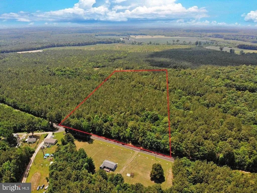 10 Acres of Land for Sale in SPRING GROVE, VA - Spring Grove, Virginia, 23881