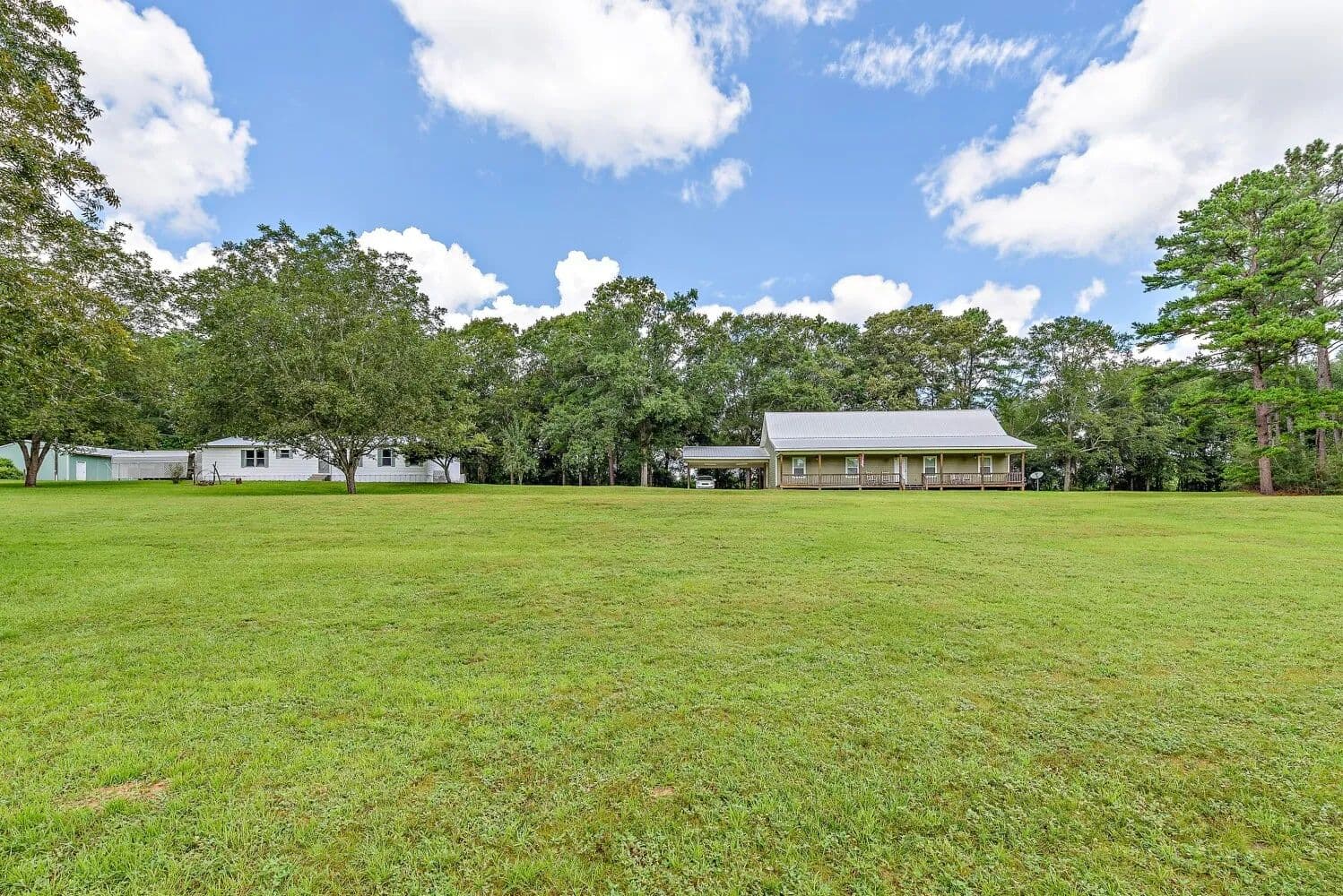 Lodge, Timber, and Prime Hunting Near Elba - Elba, Alabama, 36323