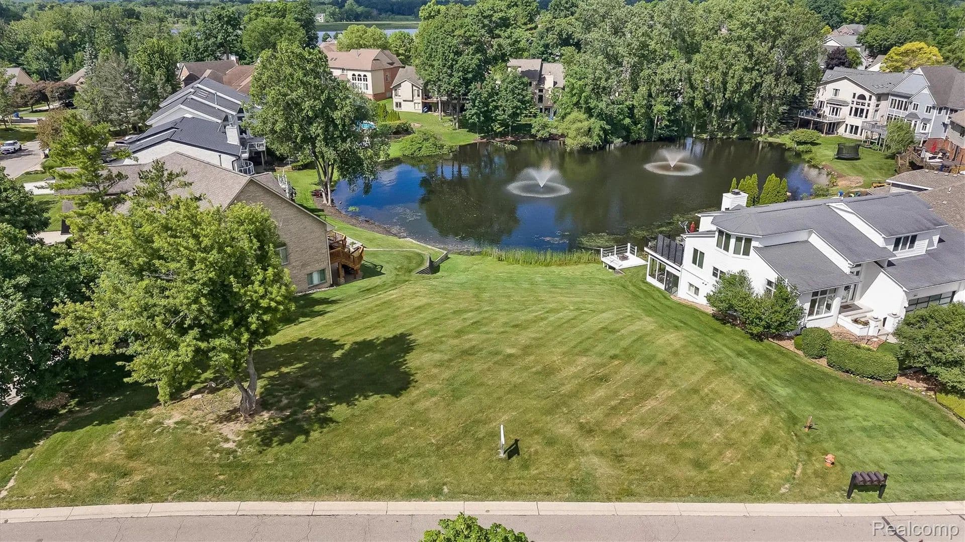 0.31 Acres of Land for Sale in Waterford Charter Township, MI - Michigan, 48328