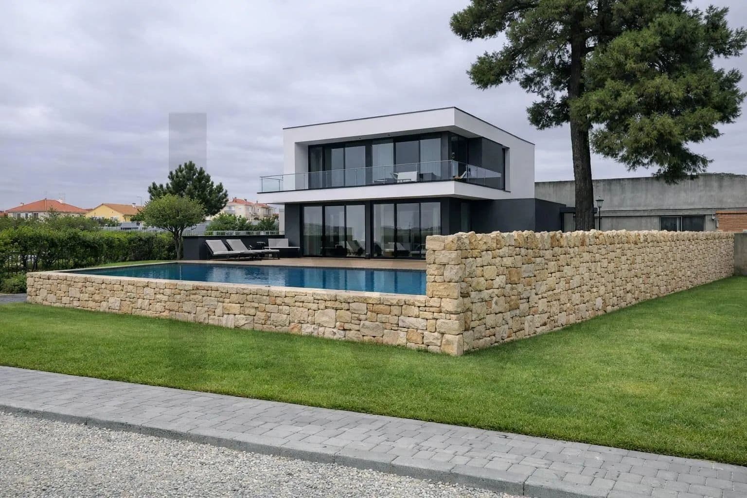 646 Acres of Land for Sale in Quinta do Conde, Sesimbra - Portugal