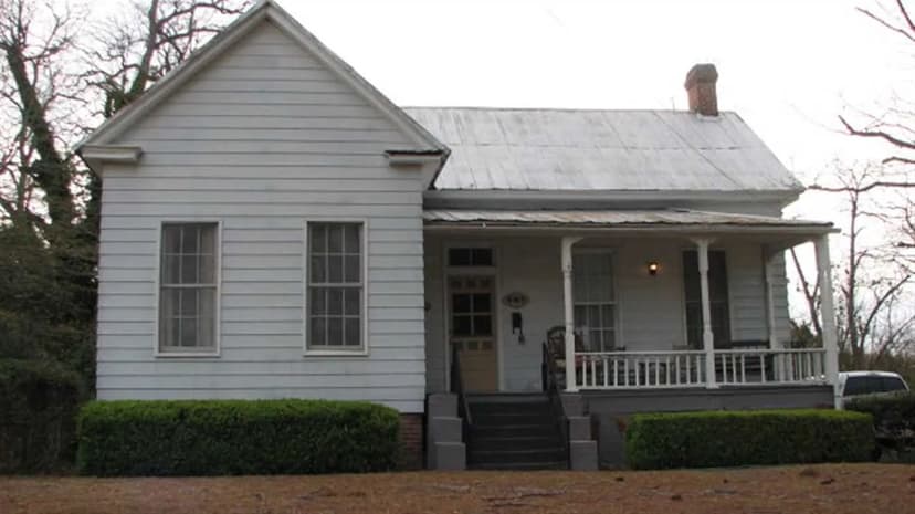 407 N. Orange Avenue-2BR, 1 Bath Historic Victorian Bungalow located in downtown Eufaula, AL