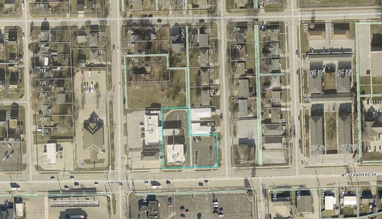 0.82 Acres of Land for Sale in Cedar Rapids, Iowa - Cedar Rapids, Iowa, 52403