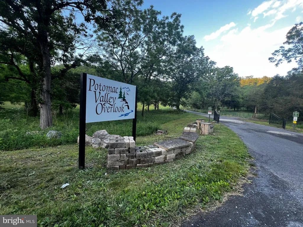 51.4 Acres of Land for Sale in Moorefield, West Virginia - Moorefield, West Virginia, 26836