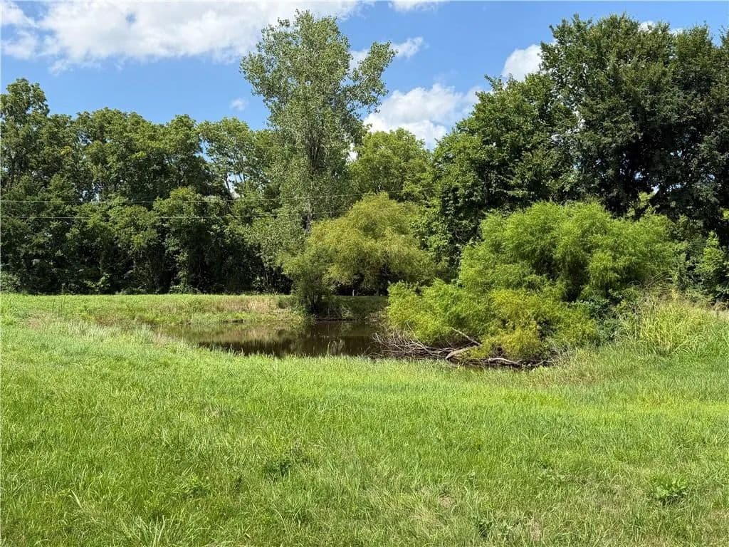 6.4 Acres of Land for Sale in Tonganoxie, KS - Tonganoxie, Kansas, 66086
