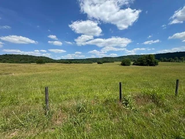 Property from Tract 6 L And N Turnpike Road - KW - Horse Cave, Kentucky, 42749