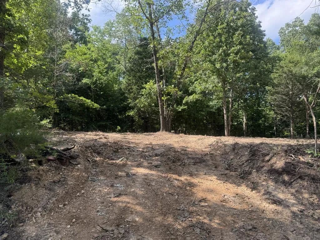 1.3 Acres of Land for Sale in Indian Mound, Tennessee - Indian Mound, Tennessee, 37079