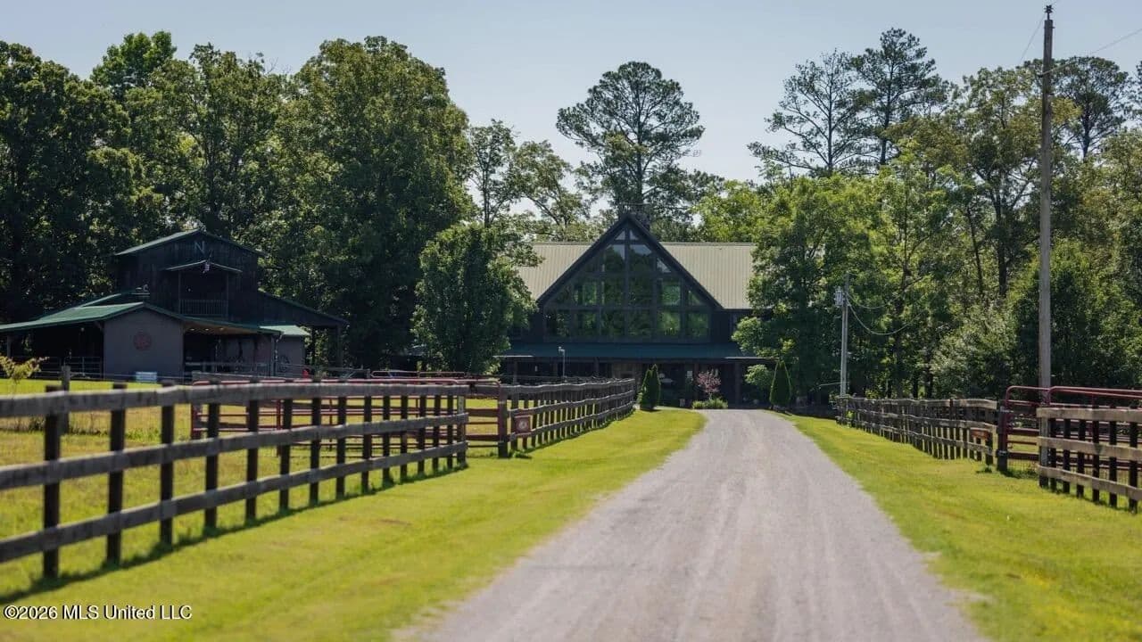 Luxury Estate on 98 Acres in Camden, AL - Camden, Alabama,