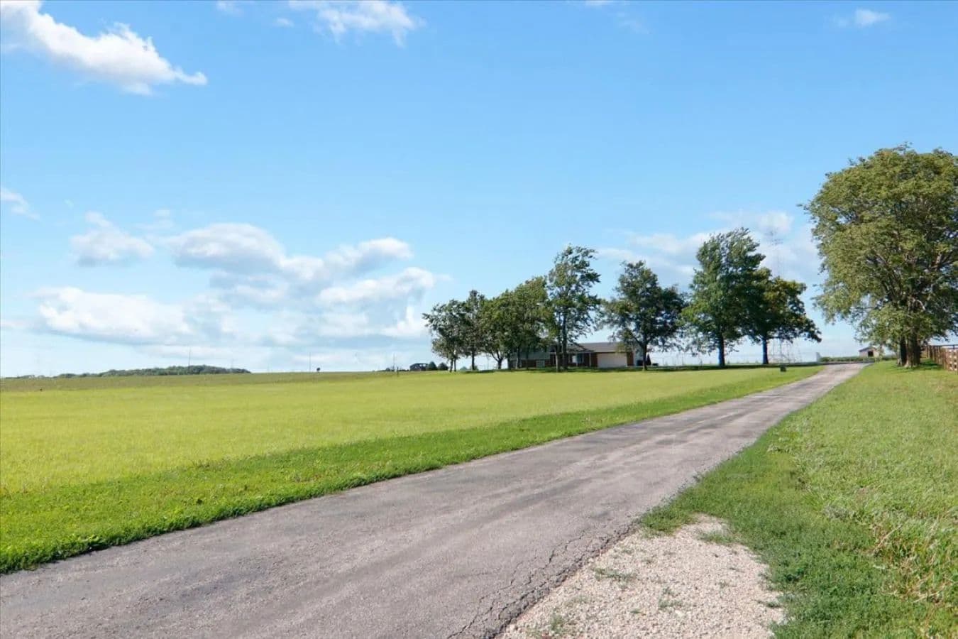 21184 Allentown Road - Pekin, Illinois, 61554