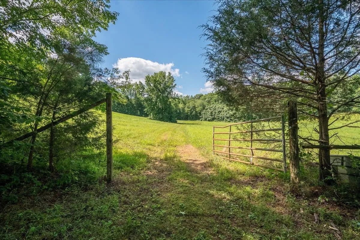 12 Acres of Land for Sale in Pulaski, TN - Pulaski, Tennessee, 38478