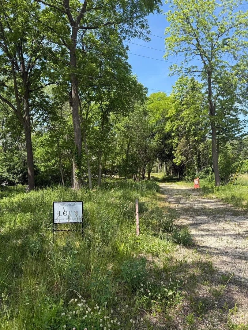 0.36 Acres of Land for Sale in Delafield, Wisconsin - Delafield, Wisconsin, 53018
