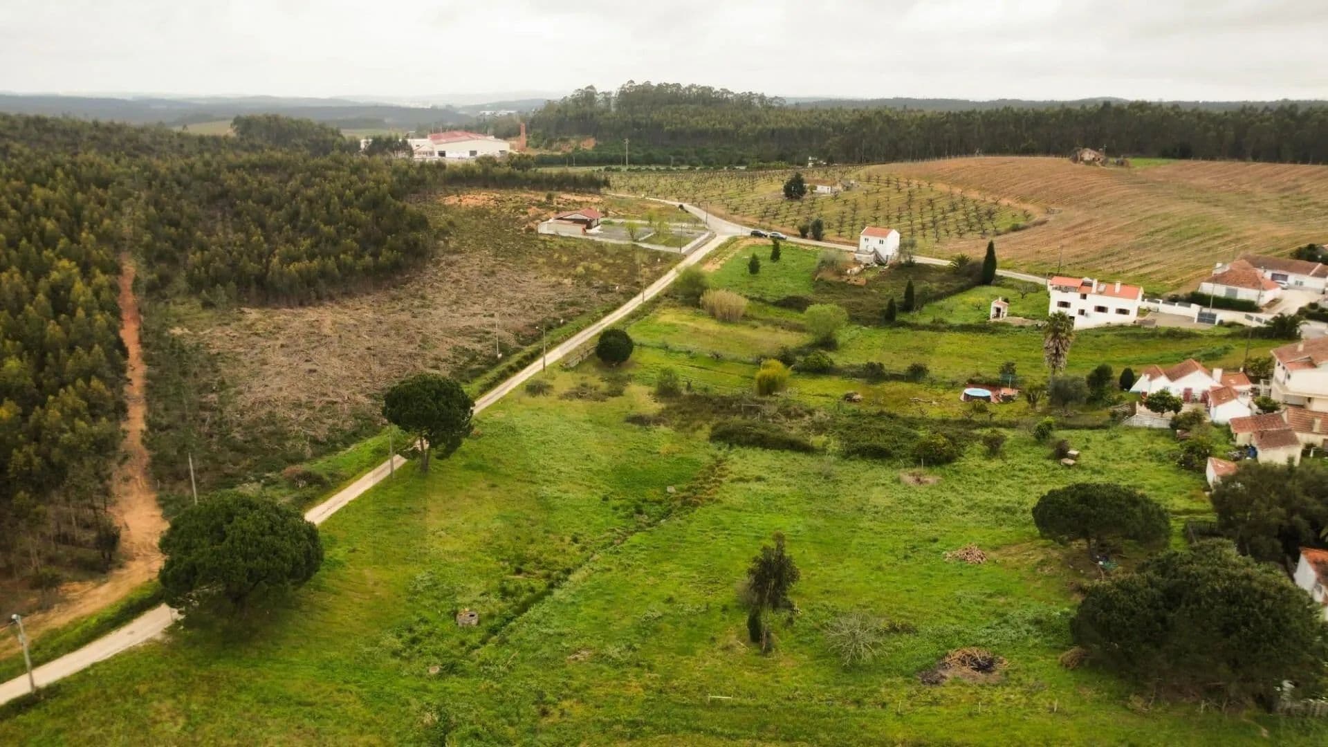 1000 Acres of Land for Sale in Campelos e Outeiro da Cabeça, Torres Vedras - land for sale