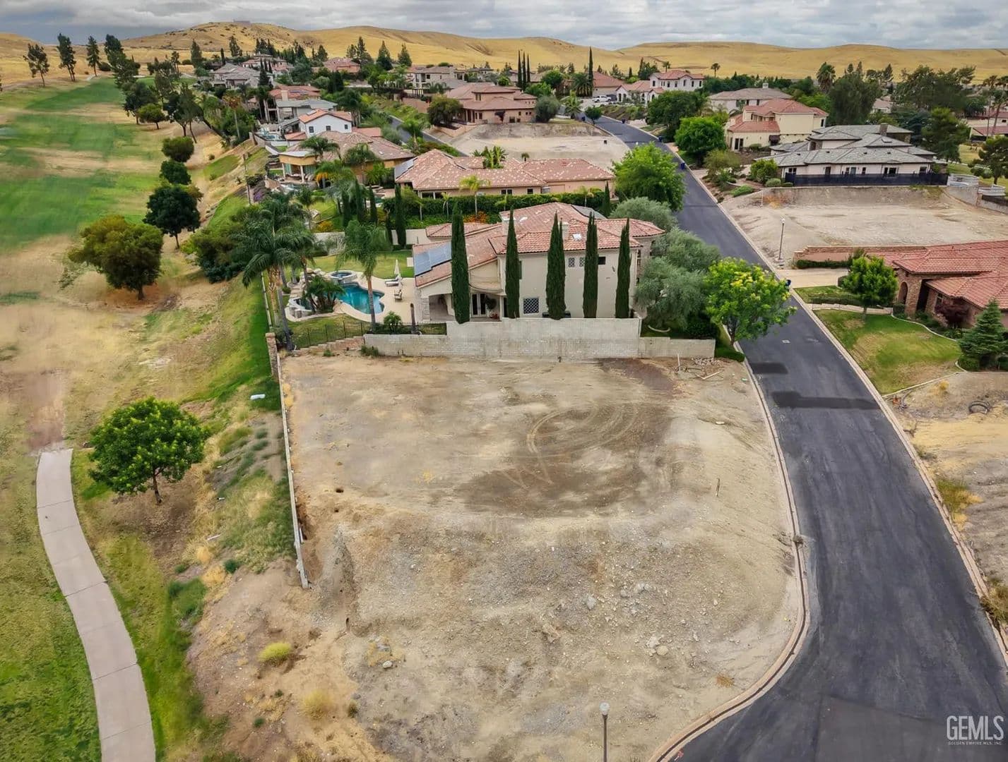 Property from 5609 Via Venezia - KW - Bakersfield, California, 93306