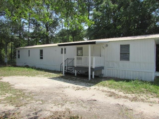 Mobile Home with 3 Bedrooms / 1.5 Baths