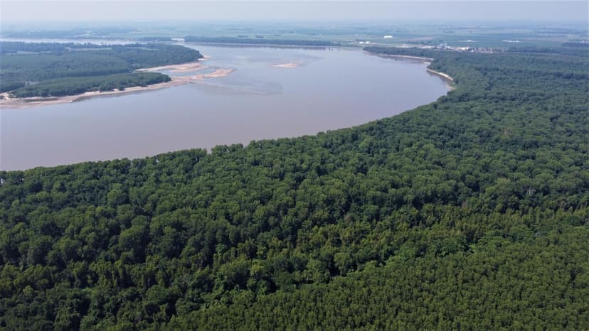 118 acres, adjoins Government Land