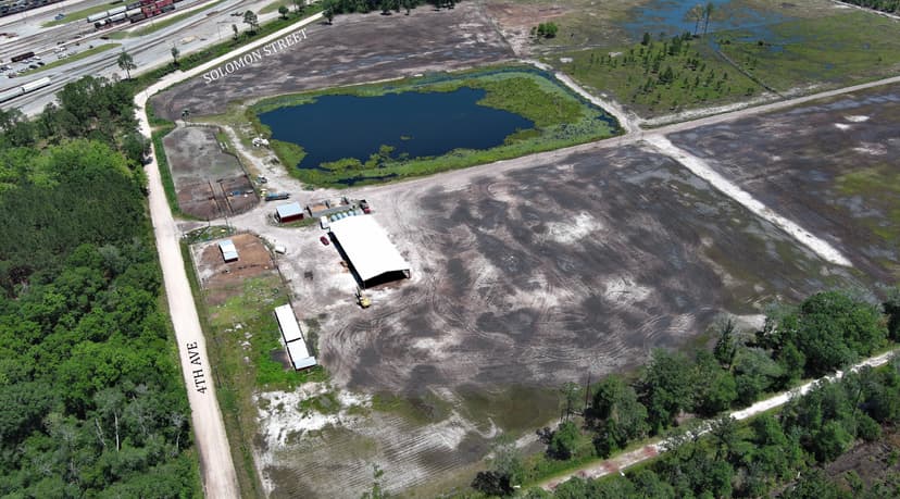 212 acres with lake in Waycross