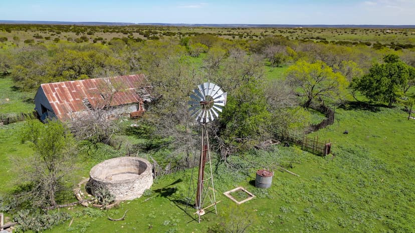 686.04 Acres in Evant, TX
