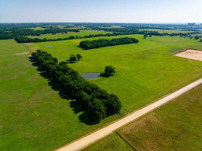 25 Acre Ranchette - Half a mile from Winstar Casino