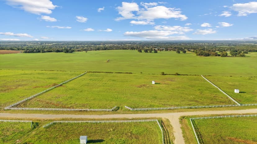 201 Homestead Court, Lipan, Texas 76462