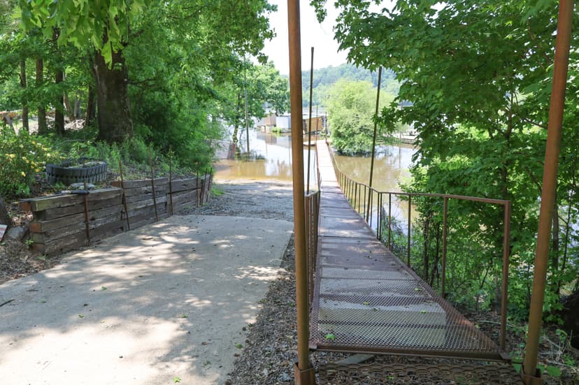 LA - Caldwell 13 acres +-