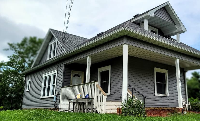 Richland Center 2 Story Home in Quiet Neighborhood